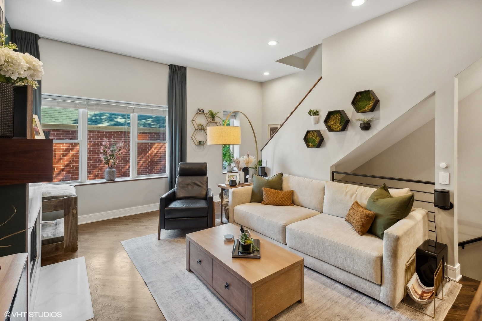 4438 N RACINE Avenue Unit: B