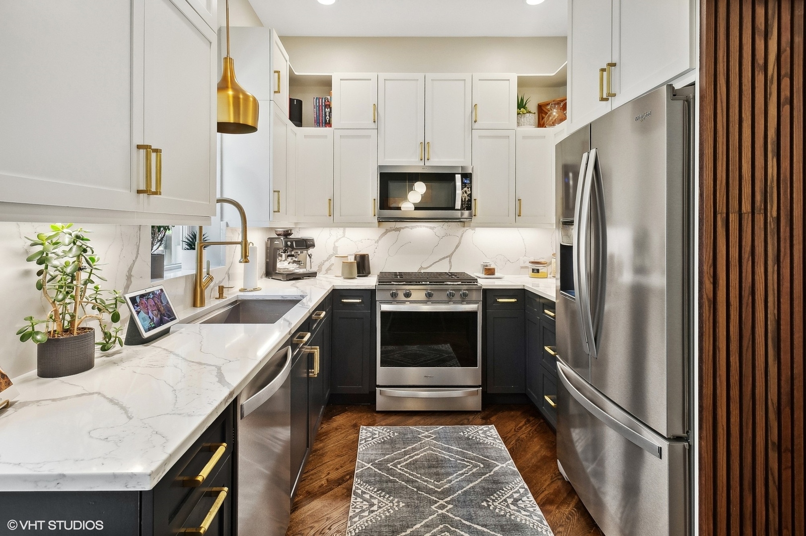 4438 N RACINE Avenue Unit: B