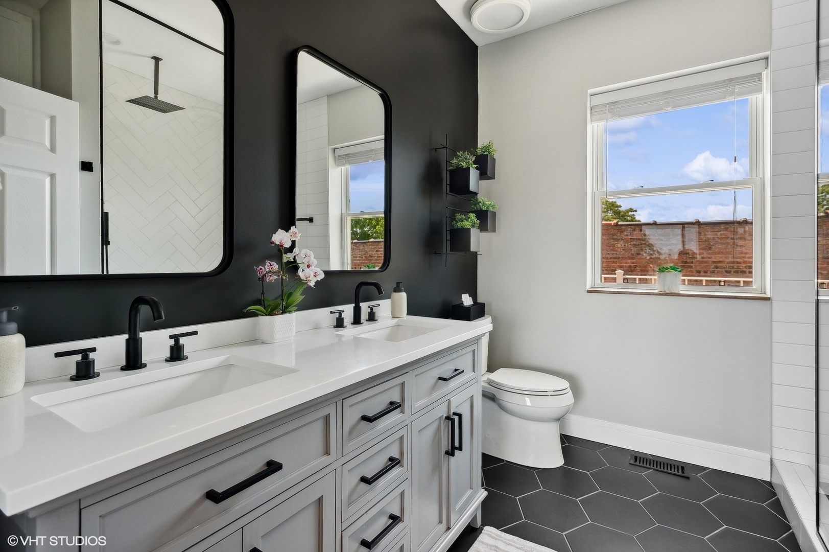 4438 N RACINE Avenue Unit: B