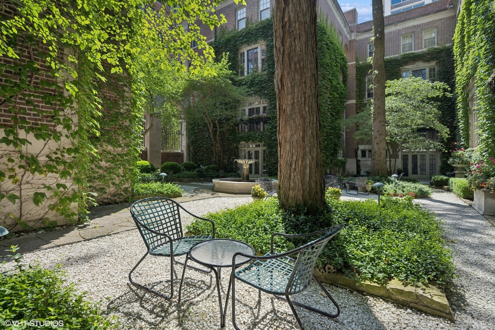 40 W Schiller Street Unit: A2