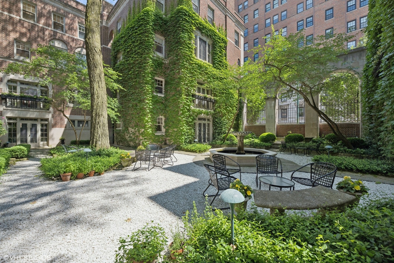 40 W Schiller Street Unit: A2