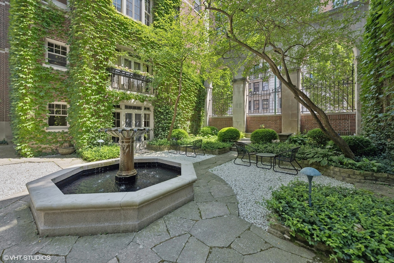 40 W Schiller Street Unit: A2