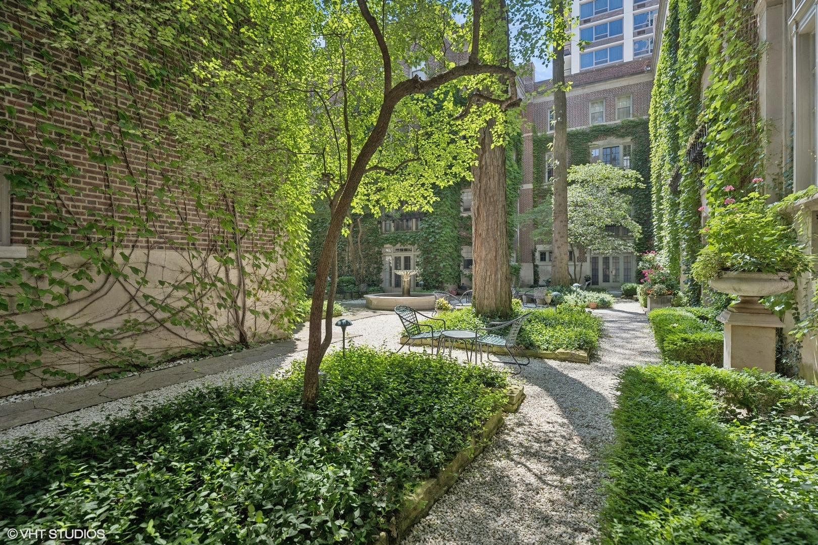 40 W Schiller Street Unit: A2