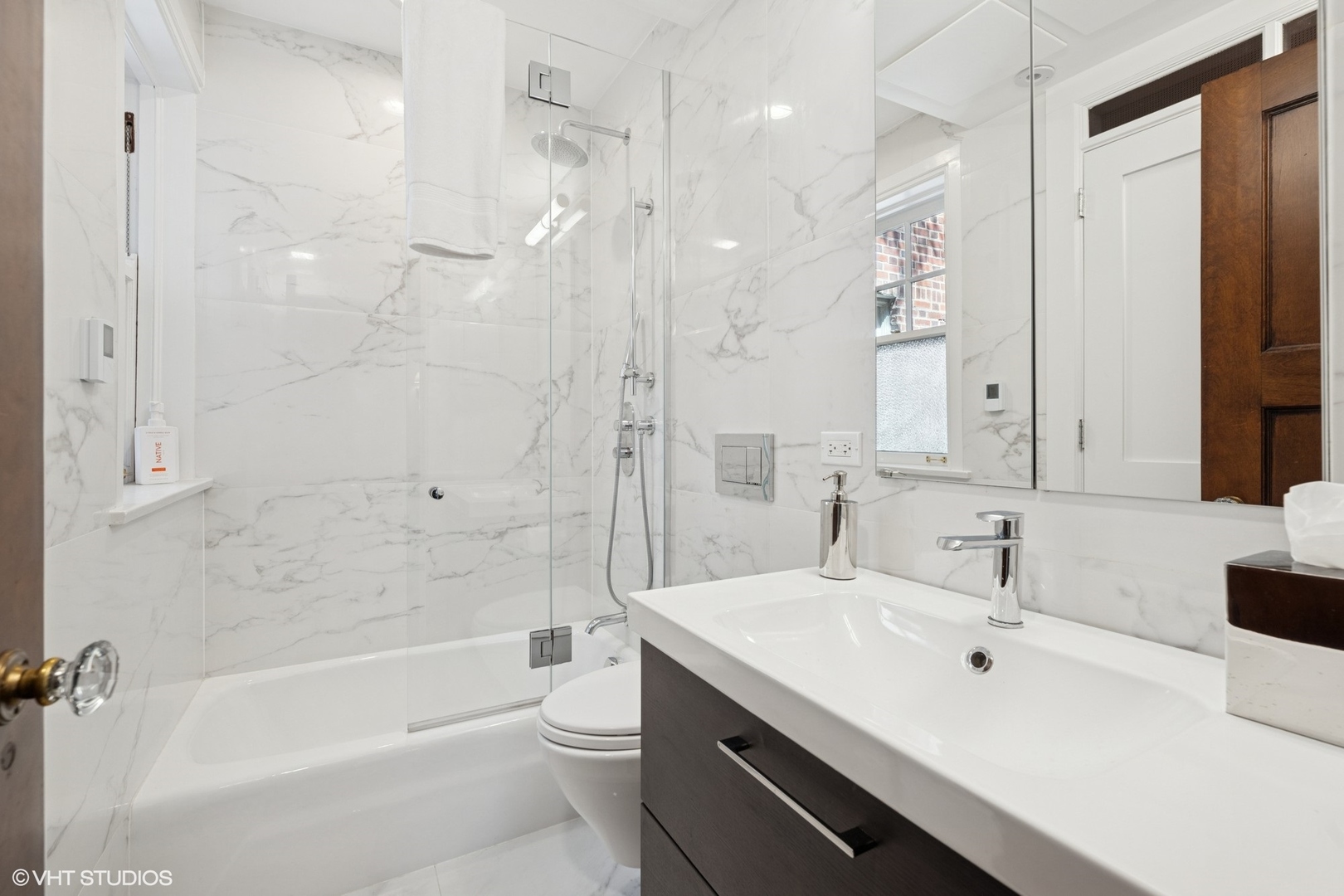 40 W Schiller Street Unit: A2