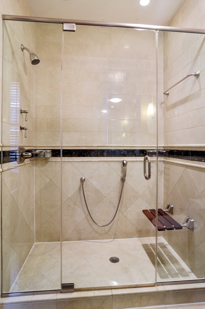 3400 N LAKE SHORE Drive Unit: 2D