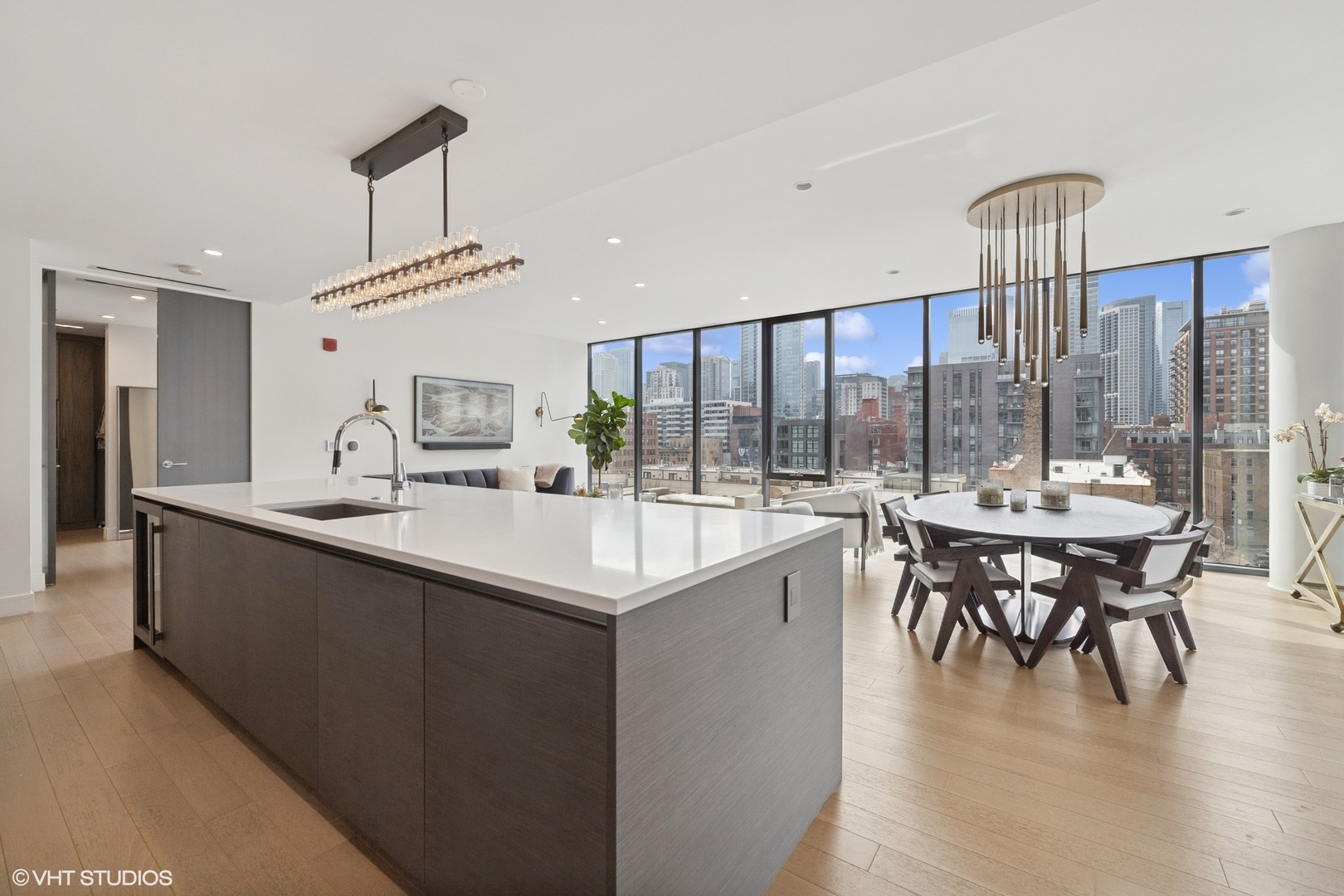 366 W Superior Street Unit: 702