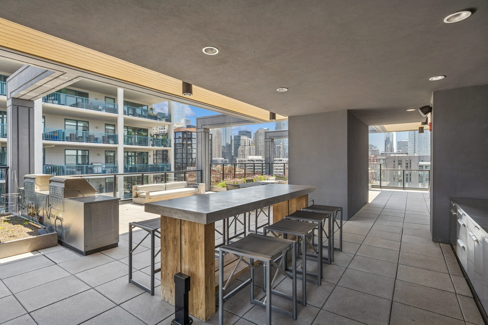 366 W Superior Street Unit: 702