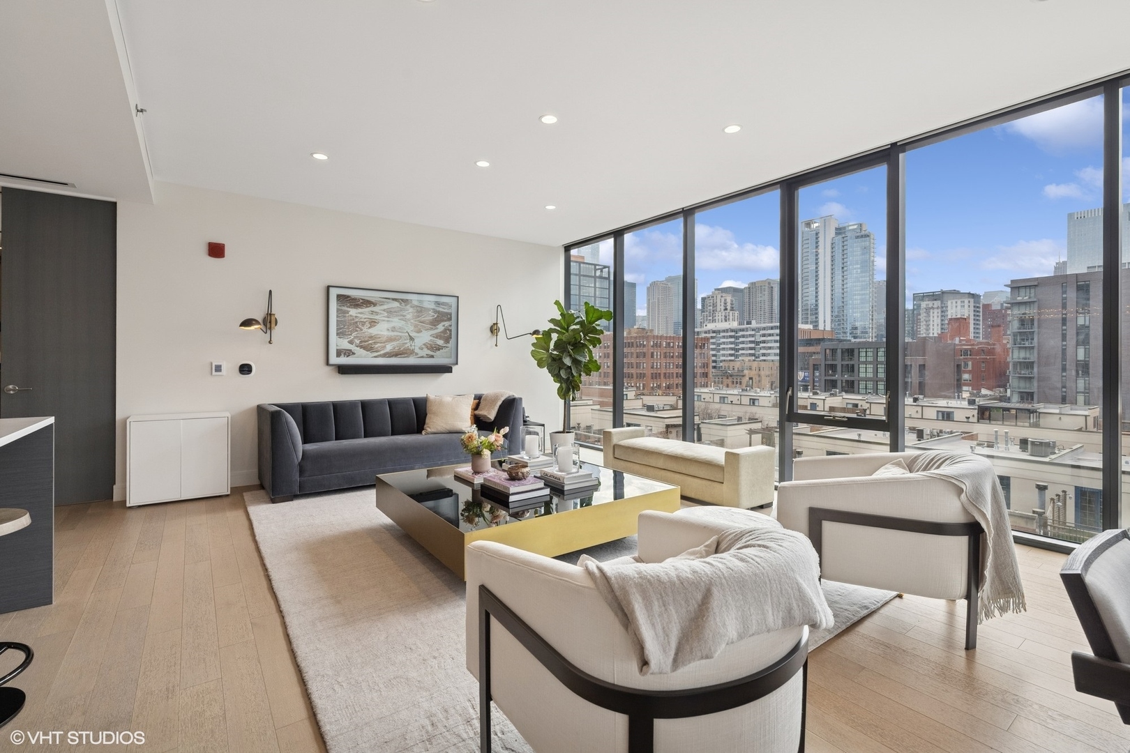 366 W Superior Street Unit: 702
