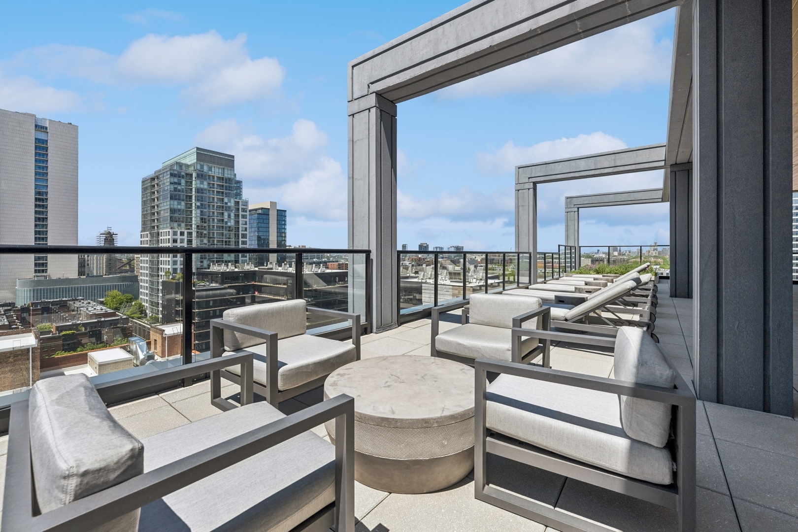 366 W Superior Street Unit: 702