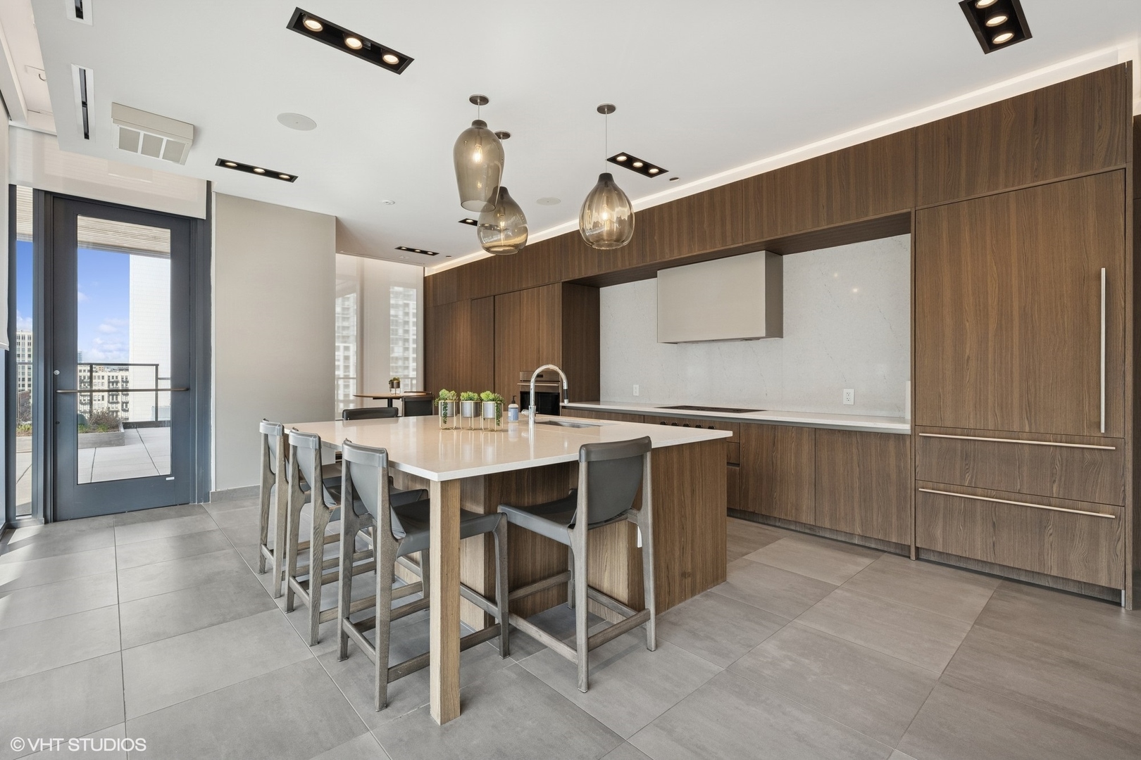 366 W Superior Street Unit: 702