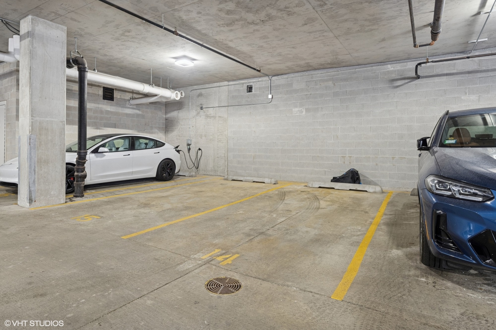 366 W Superior Street Unit: 702