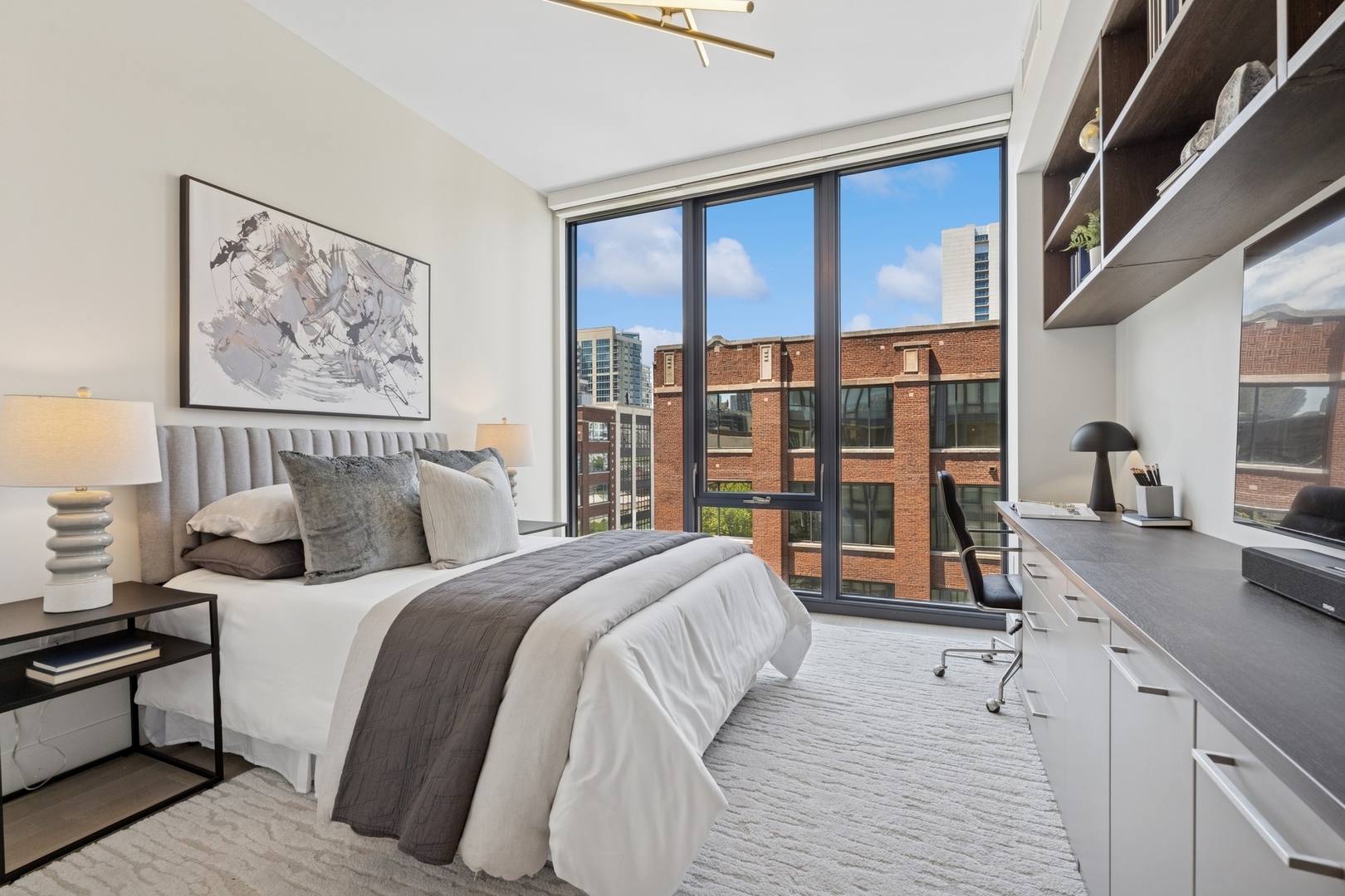 366 W Superior Street Unit: 702
