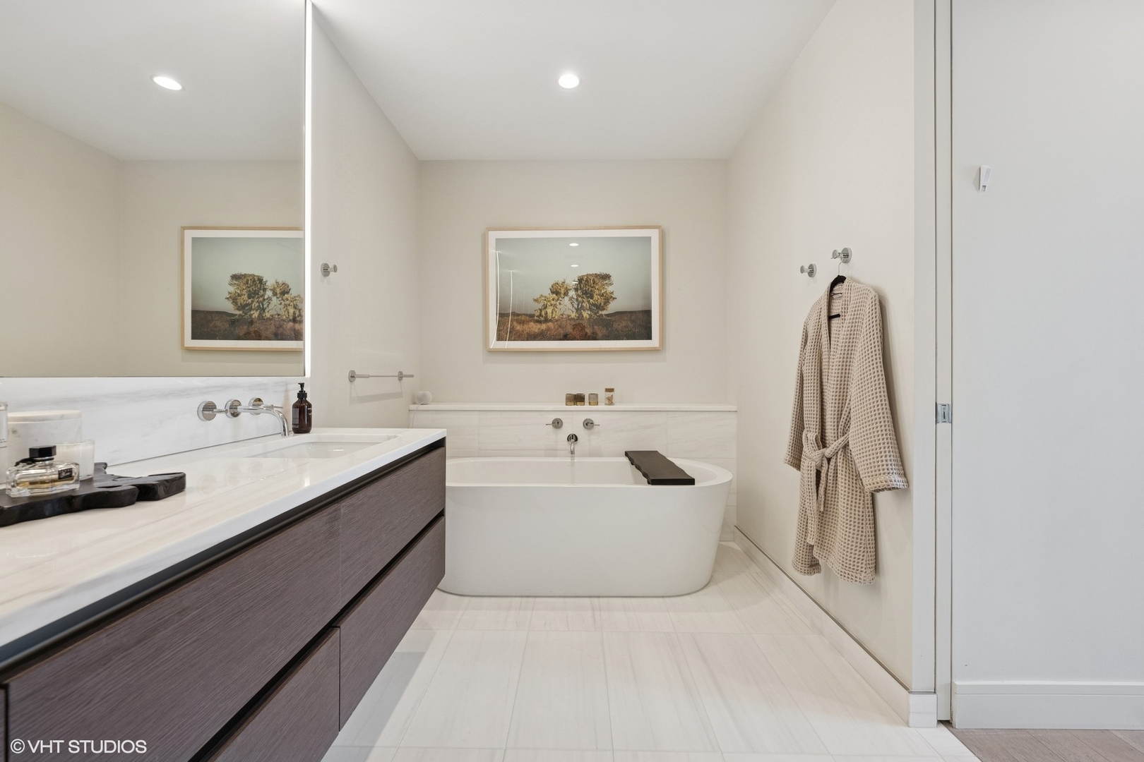 366 W Superior Street Unit: 702