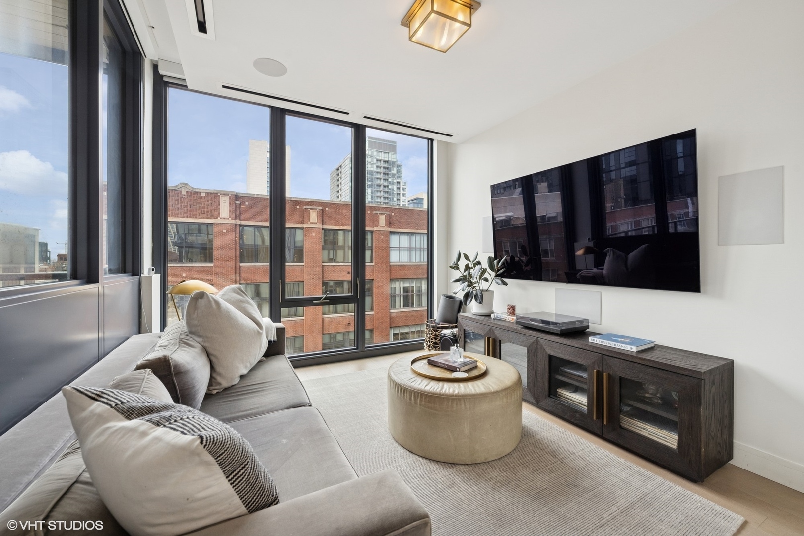 366 W Superior Street Unit: 702