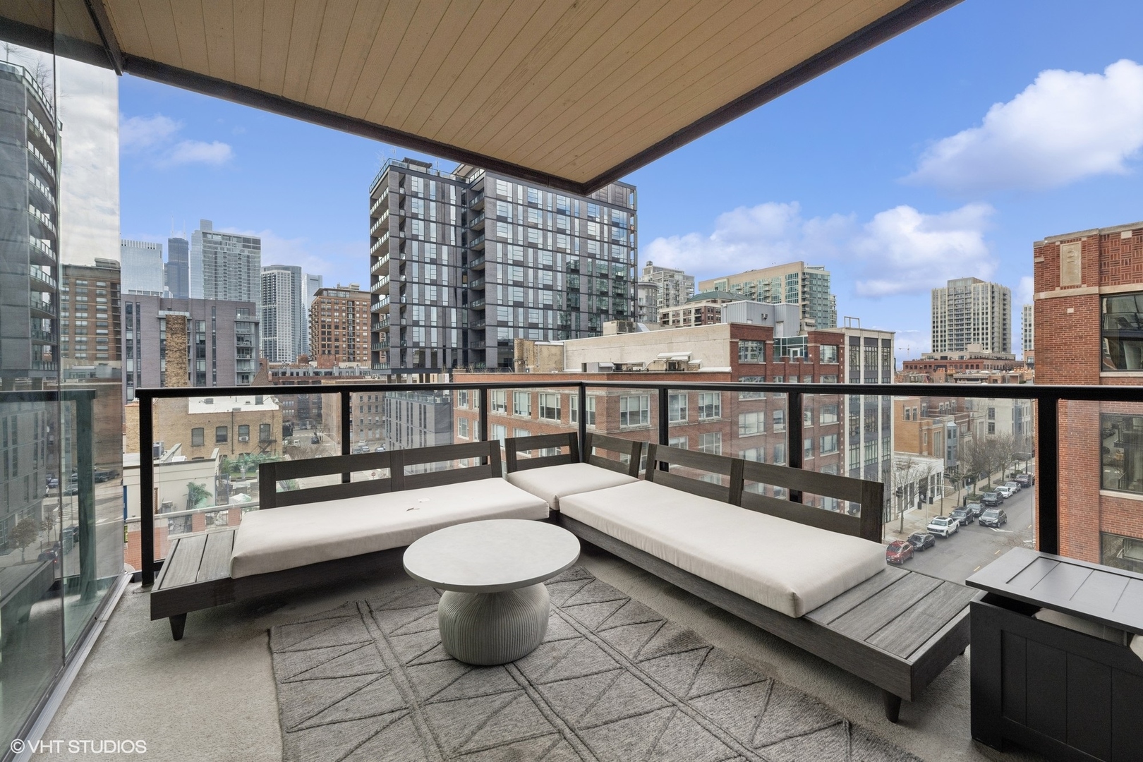 366 W Superior Street Unit: 702