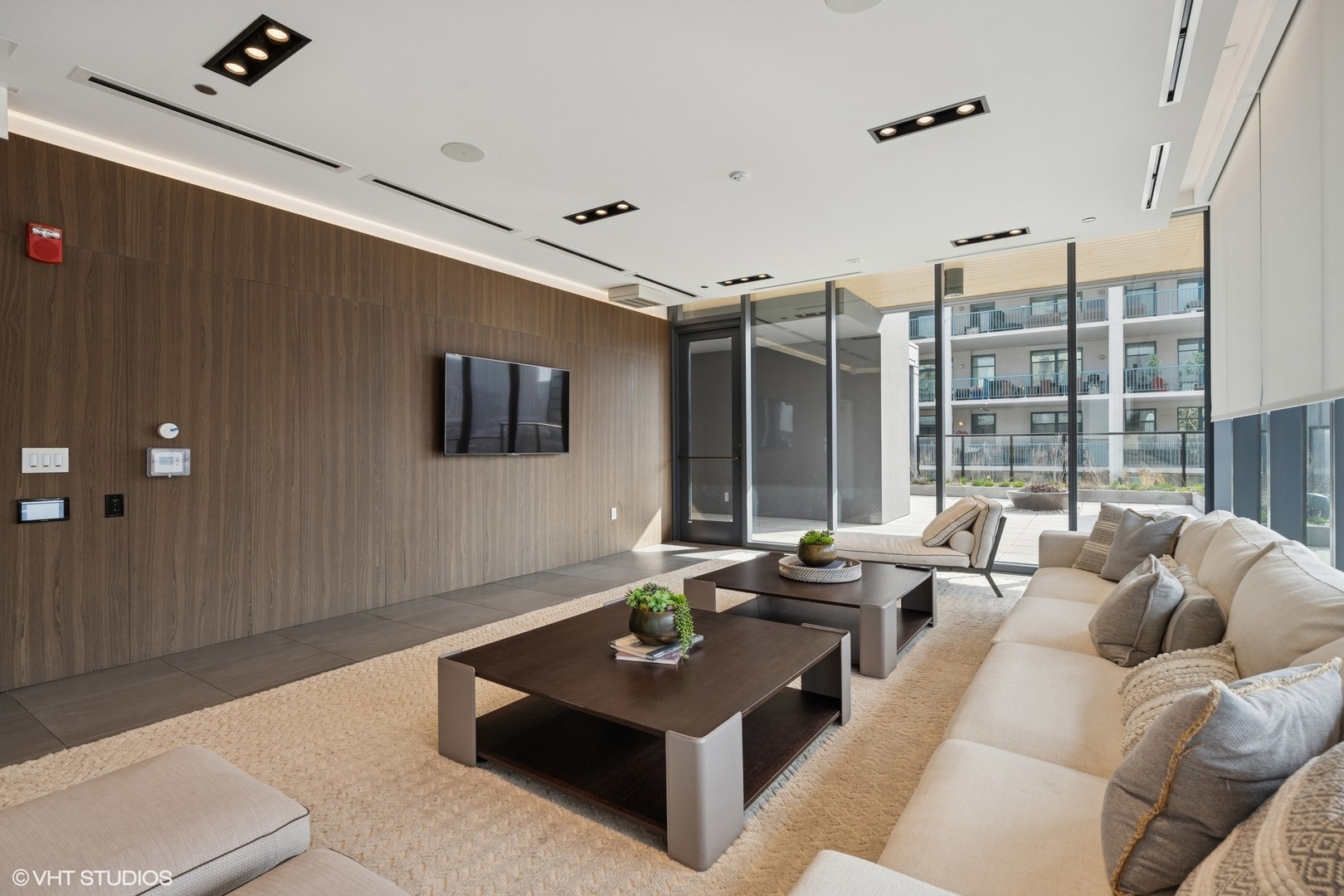 366 W Superior Street Unit: 702