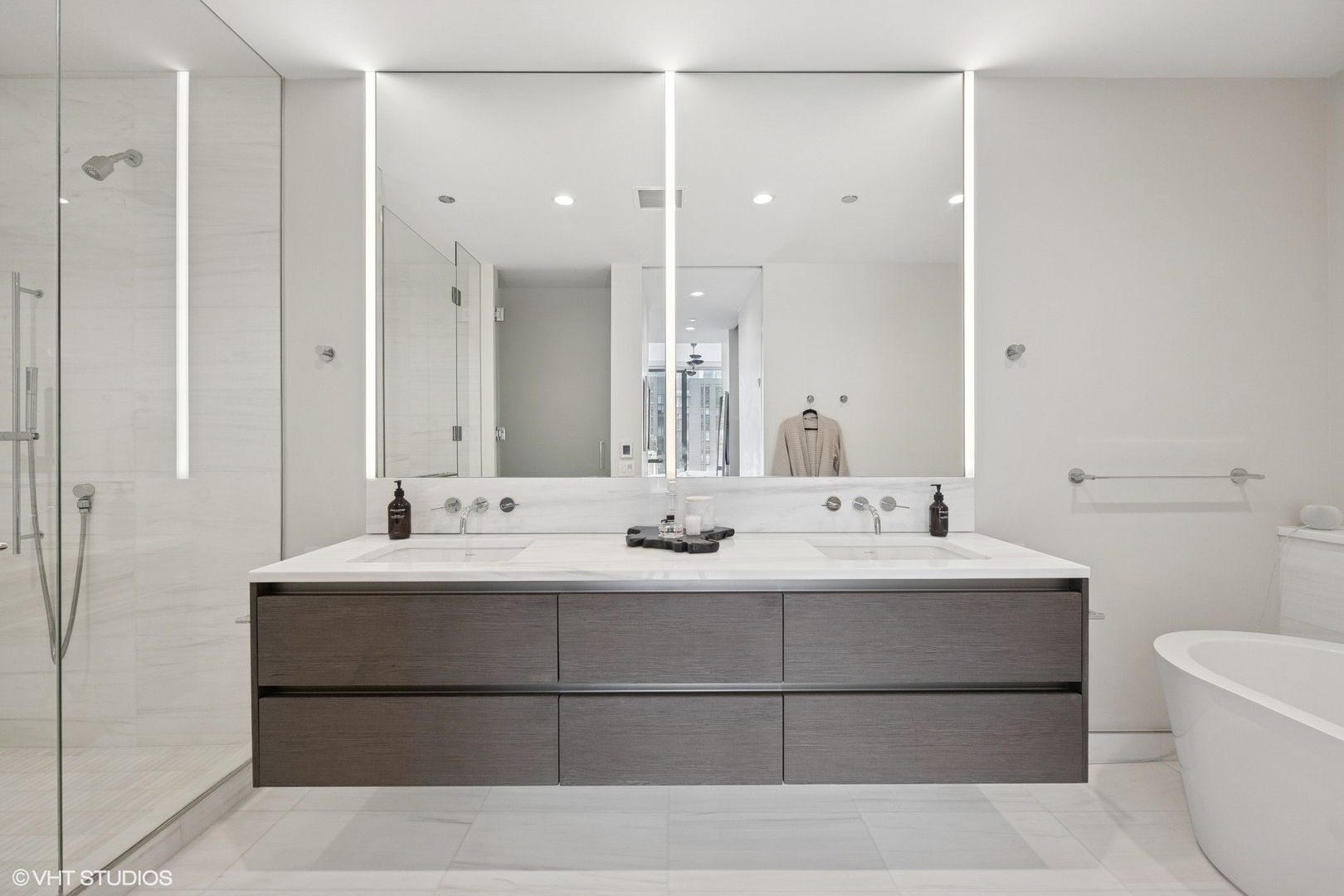 366 W Superior Street Unit: 702