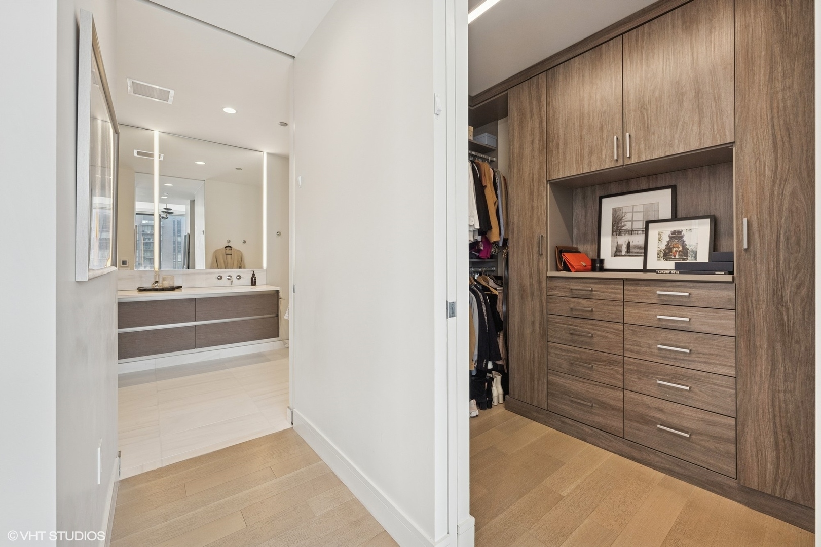 366 W Superior Street Unit: 702
