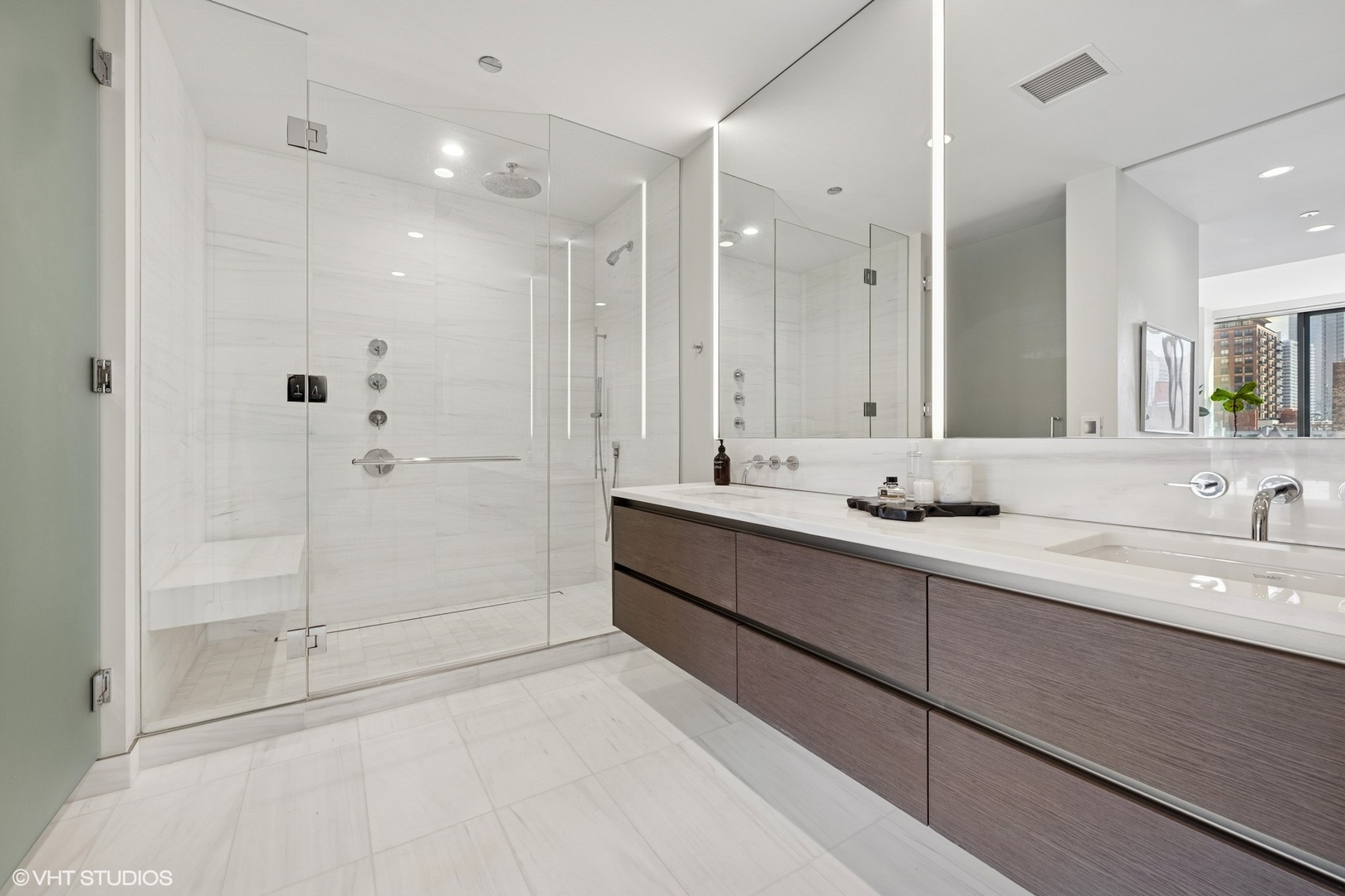 366 W Superior Street Unit: 702