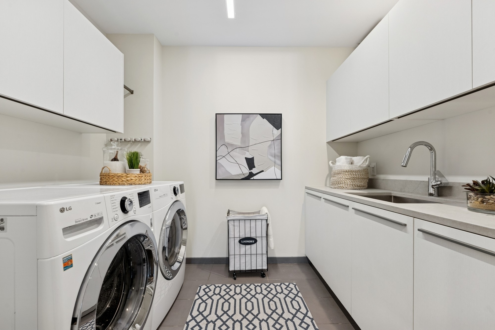 366 W Superior Street Unit: 702