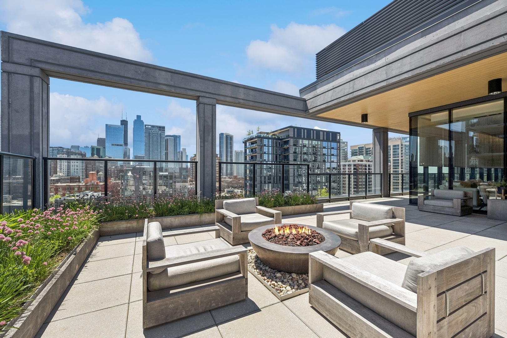 366 W Superior Street Unit: 702