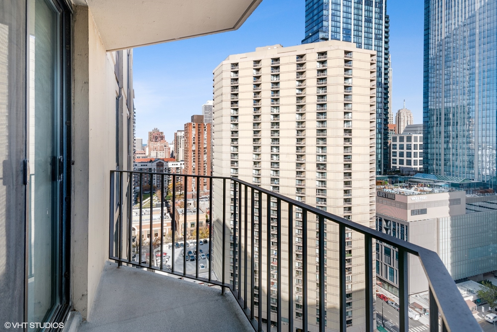 70 W Huron Street Unit: 2204