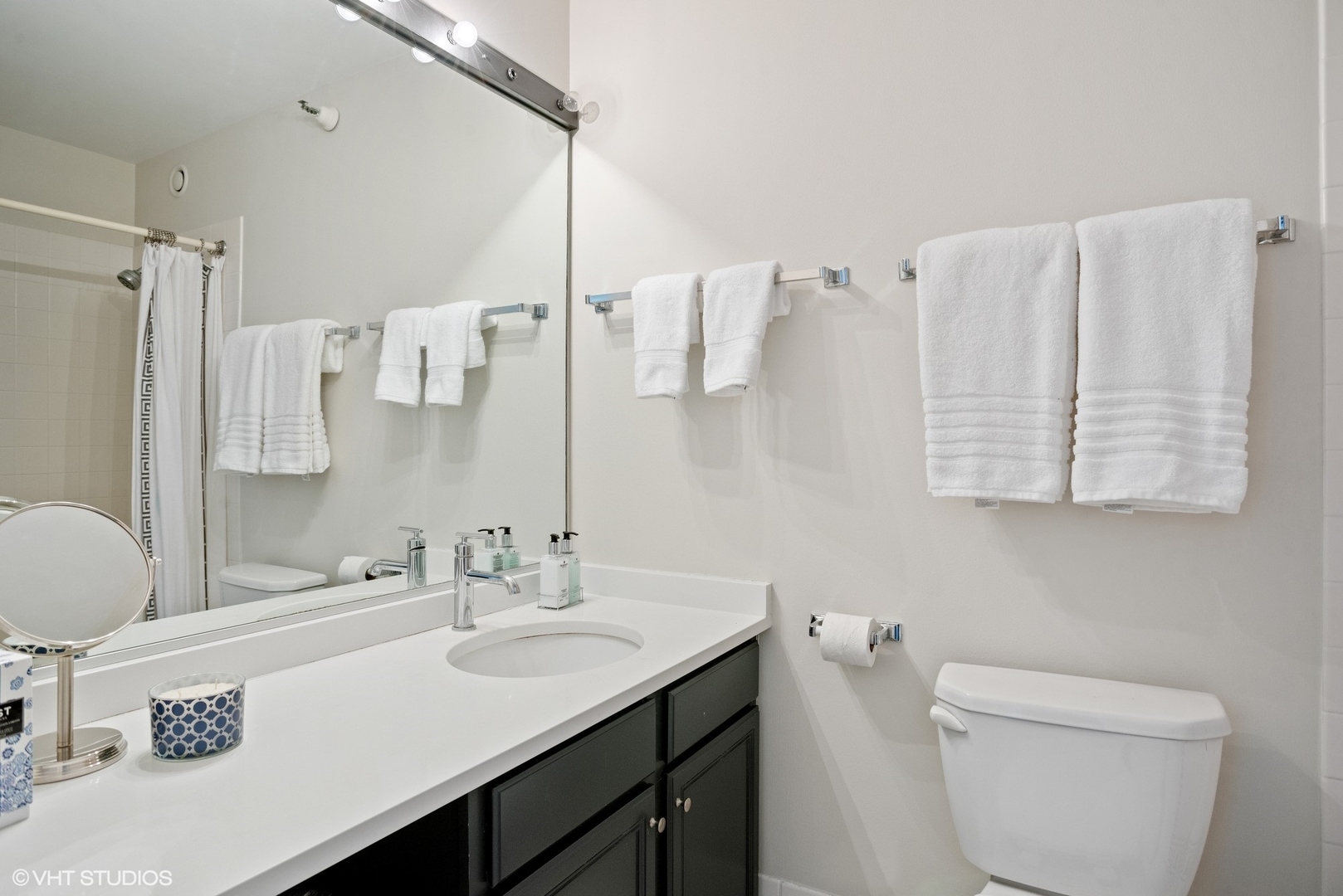 70 W Huron Street Unit: 2204