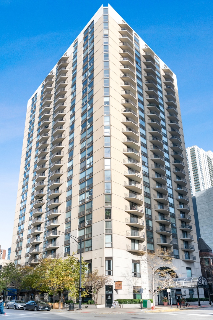 70 W Huron Street Unit: 2204
