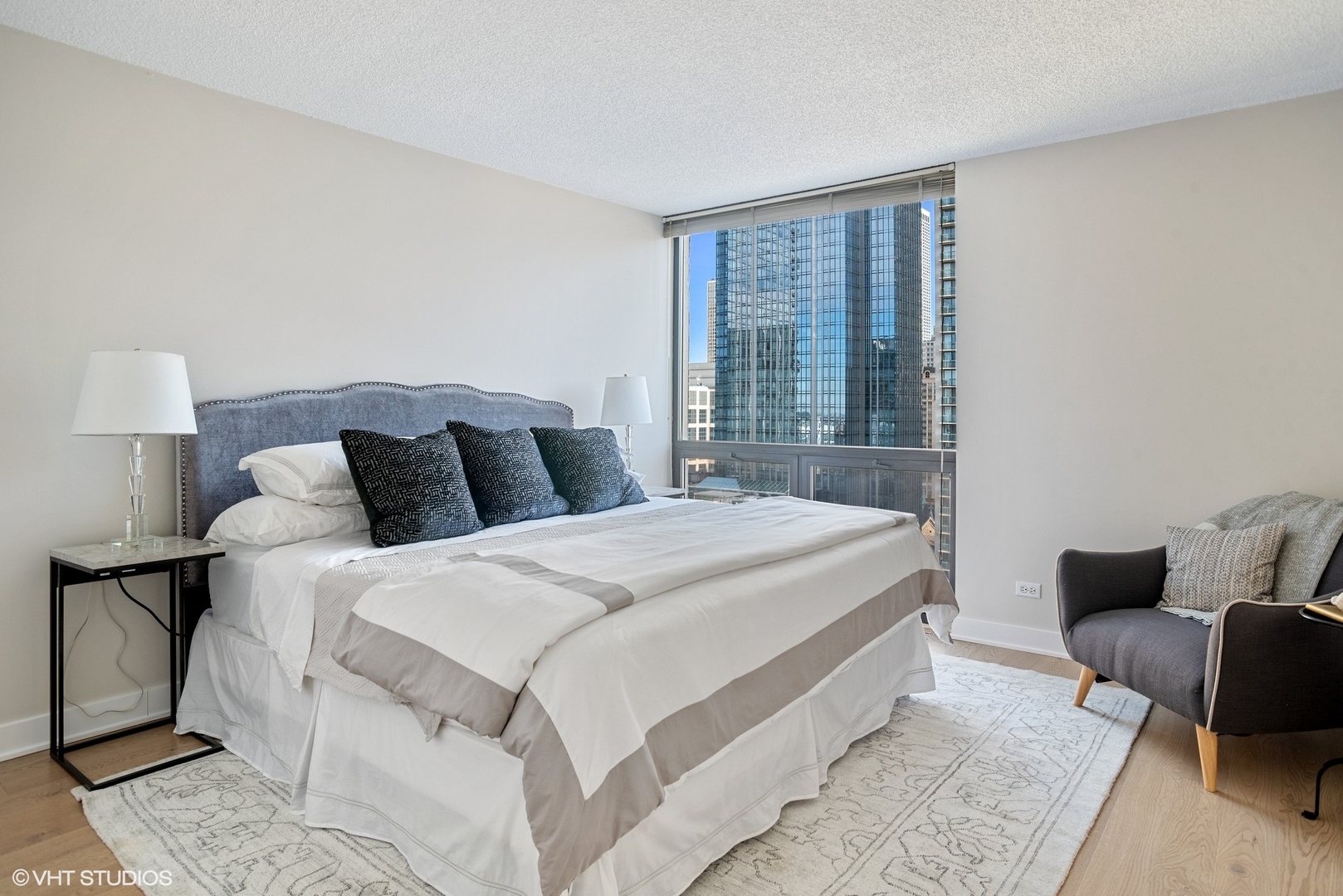 70 W Huron Street Unit: 2204