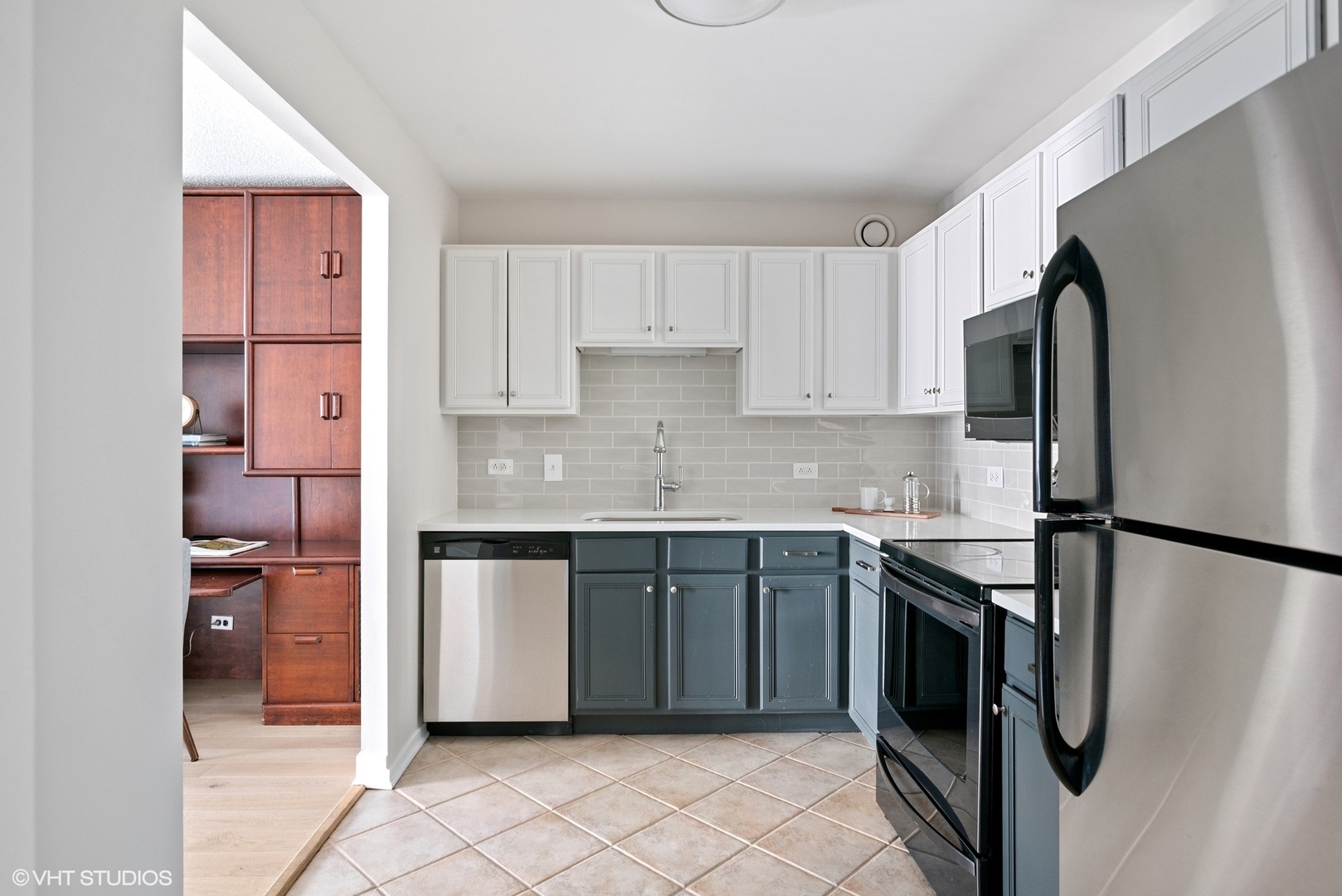 70 W Huron Street Unit: 2204
