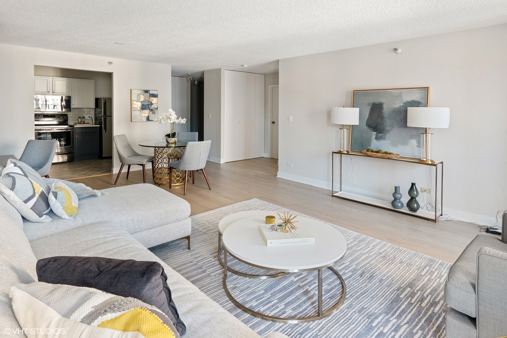 70 W Huron Street Unit: 2204