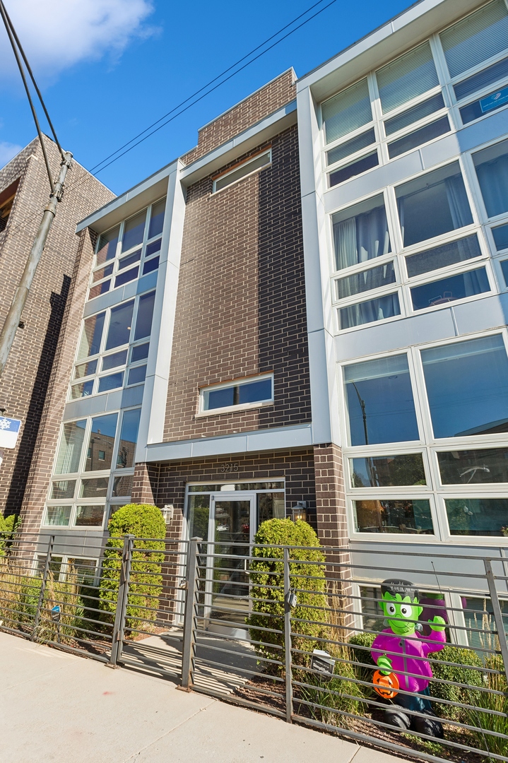 3215 N ELSTON Avenue Unit: 2N