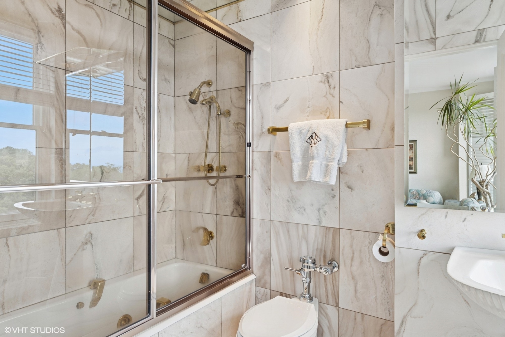 3500 N Lake Shore Drive Unit: 7C