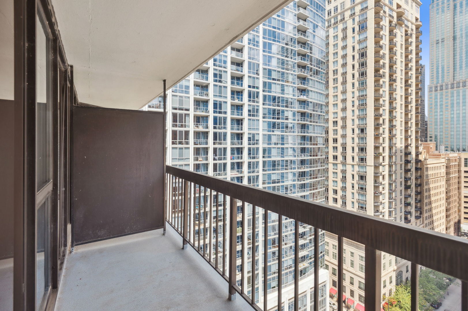 33 W Delaware Place Unit: 21A