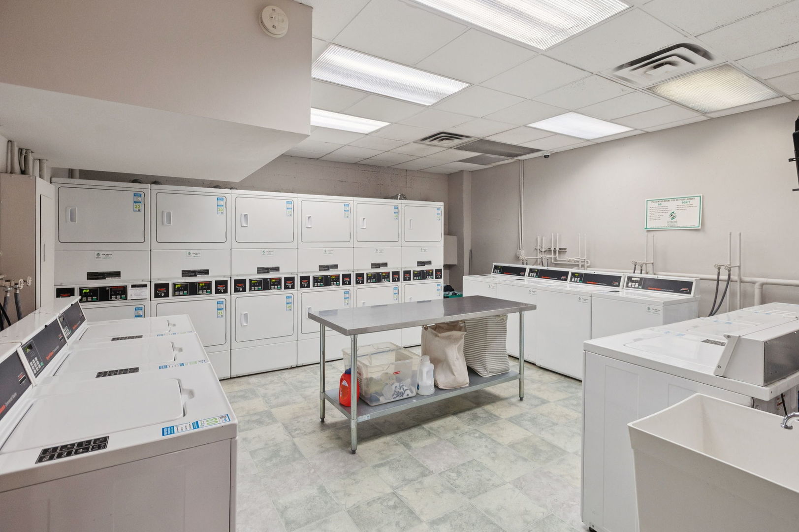 33 W Delaware Place Unit: 21A