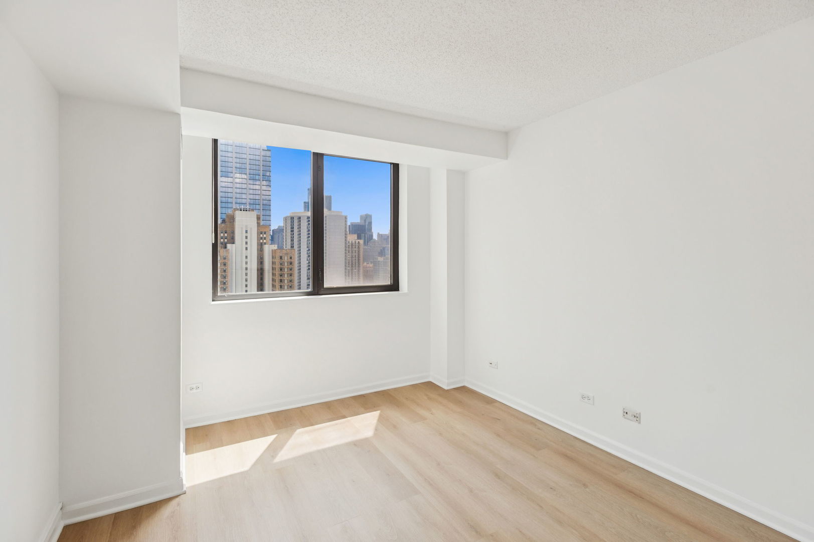 33 W Delaware Place Unit: 21A