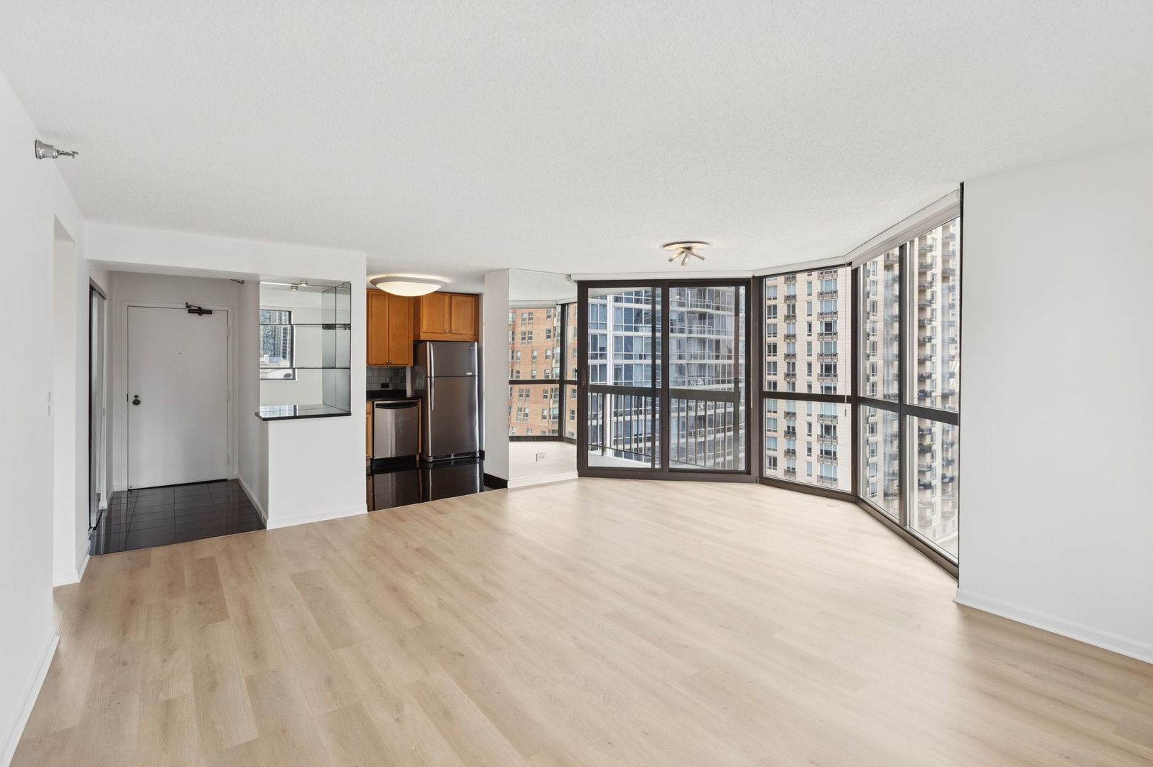33 W Delaware Place Unit: 21A