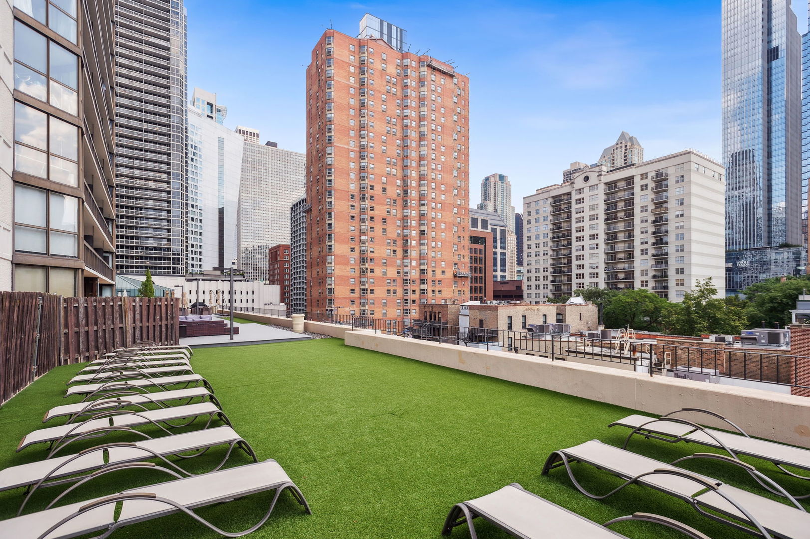 33 W Delaware Place Unit: 21A