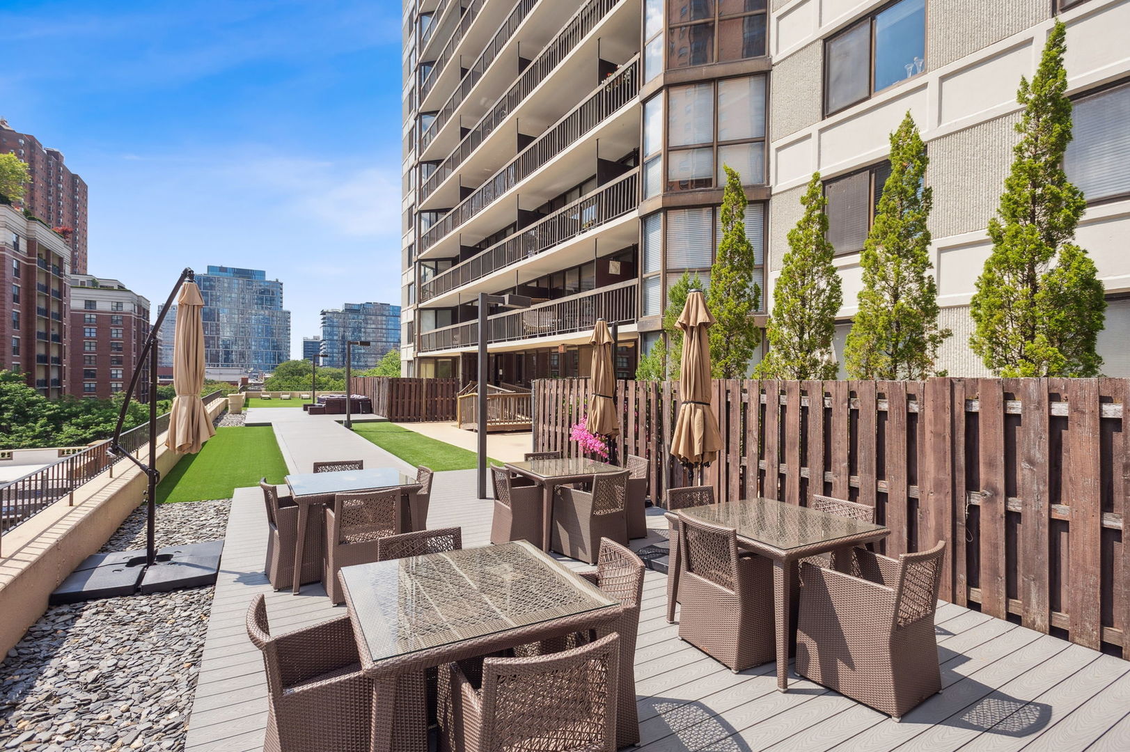 33 W Delaware Place Unit: 21A
