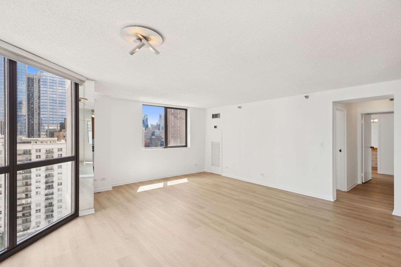 33 W Delaware Place Unit: 21A