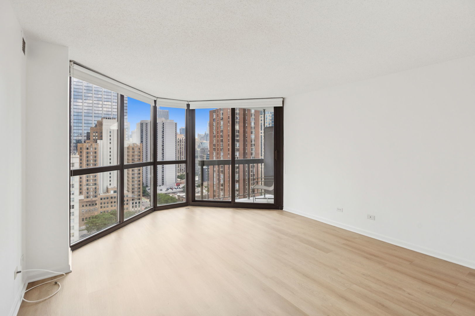 33 W Delaware Place Unit: 21A