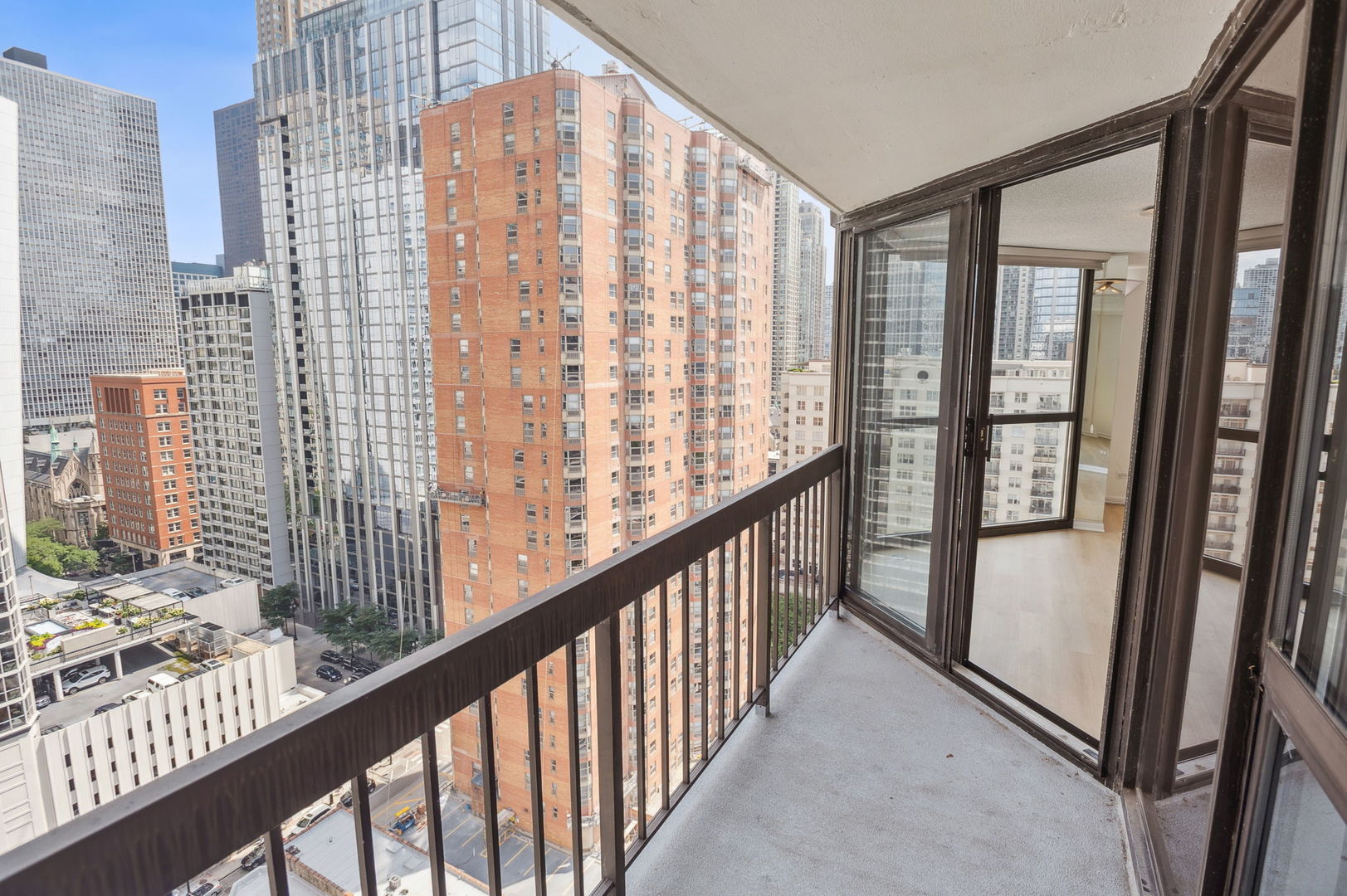 33 W Delaware Place Unit: 21A