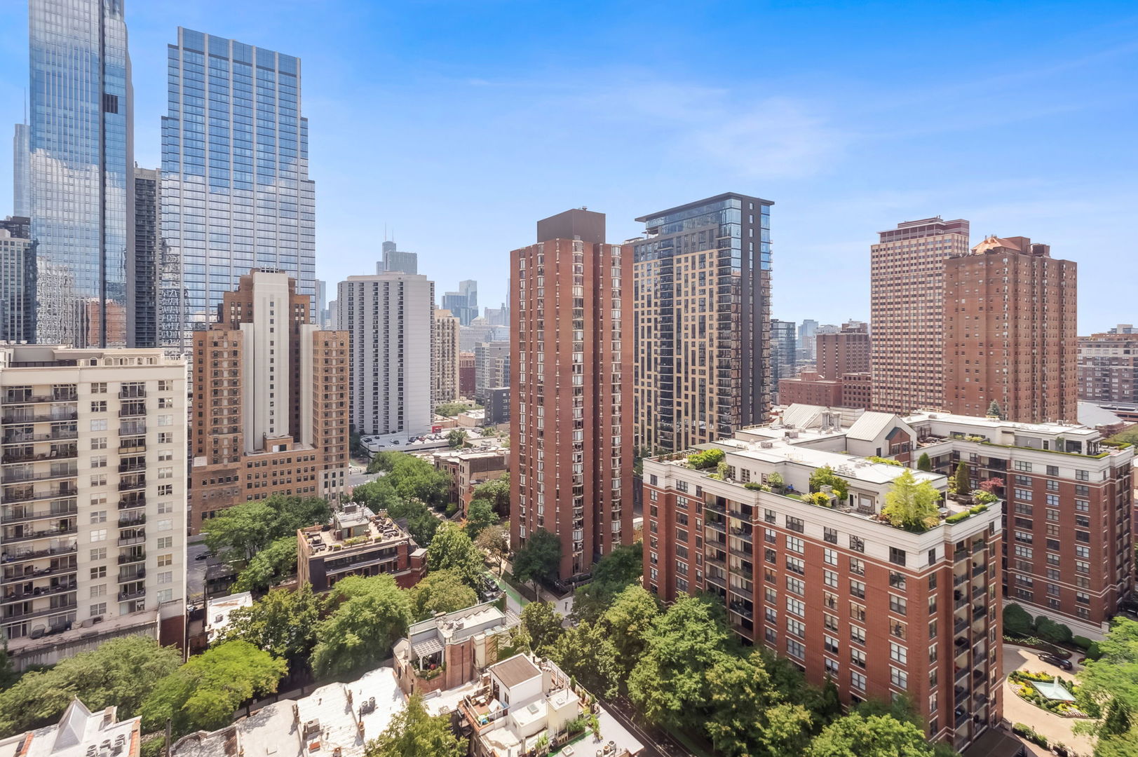 33 W Delaware Place Unit: 21A