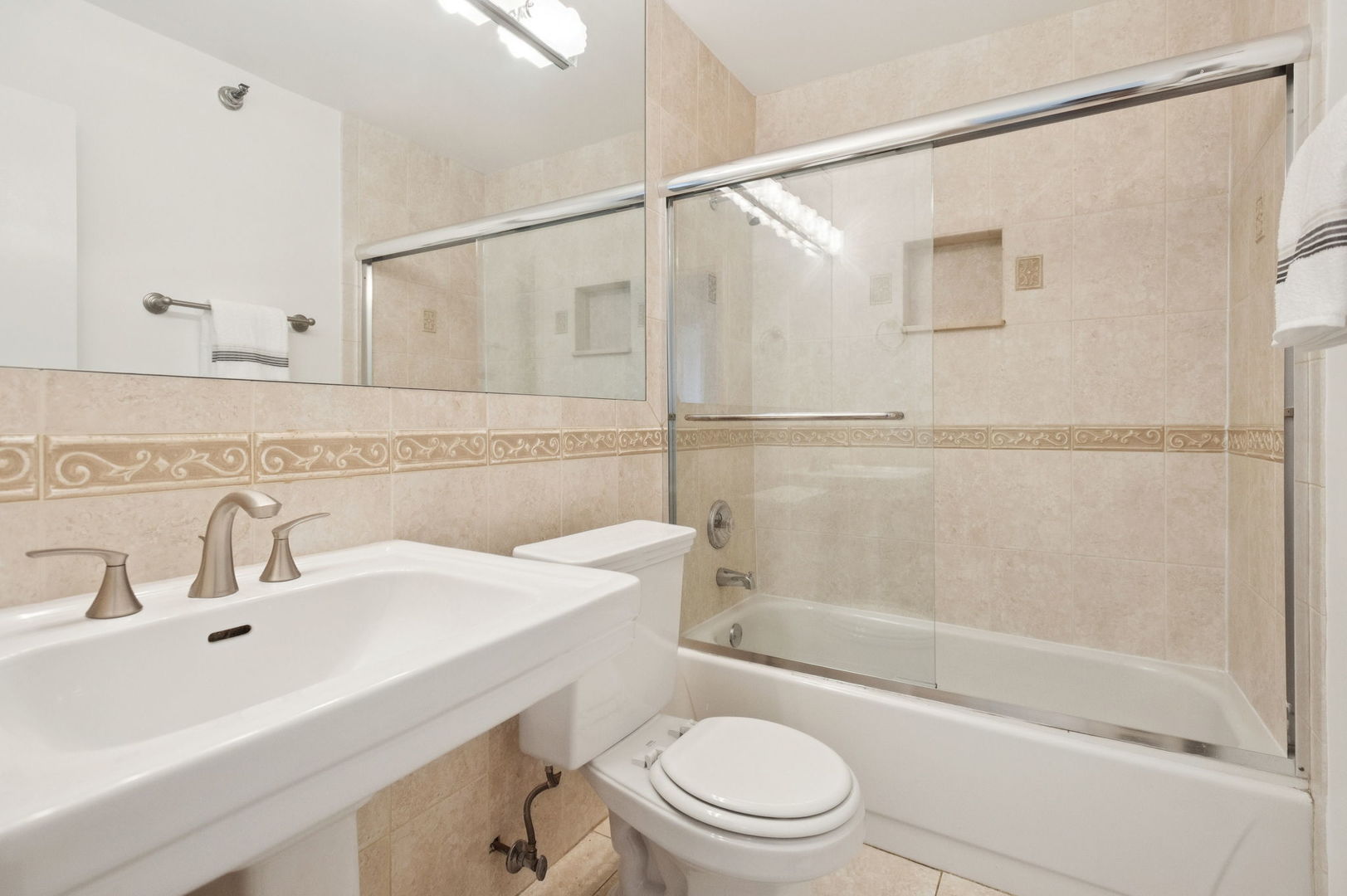 33 W Delaware Place Unit: 21A