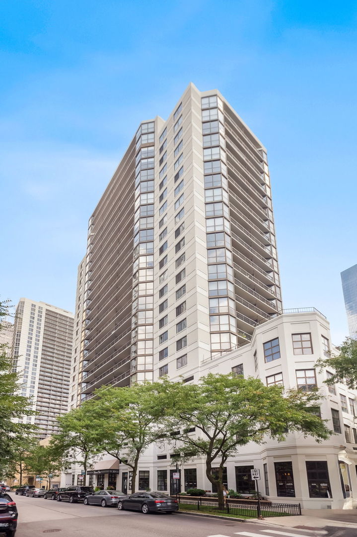33 W Delaware Place Unit: 21A