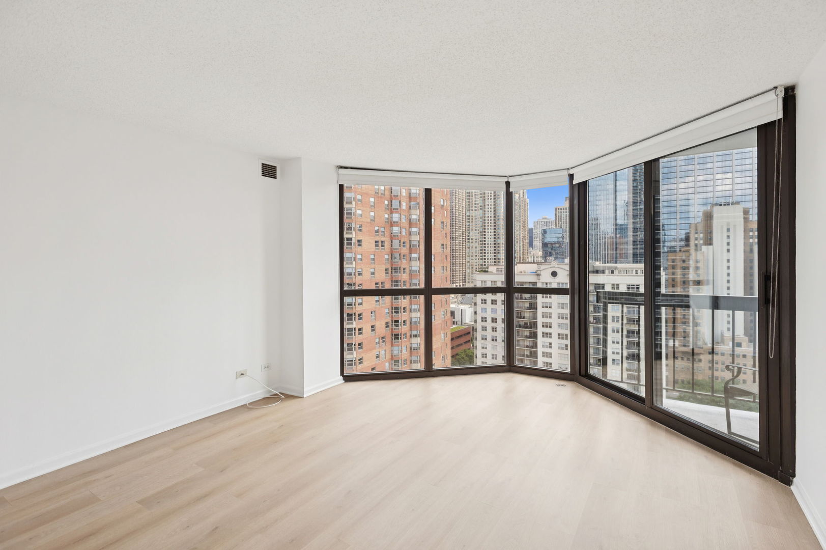33 W Delaware Place Unit: 21A