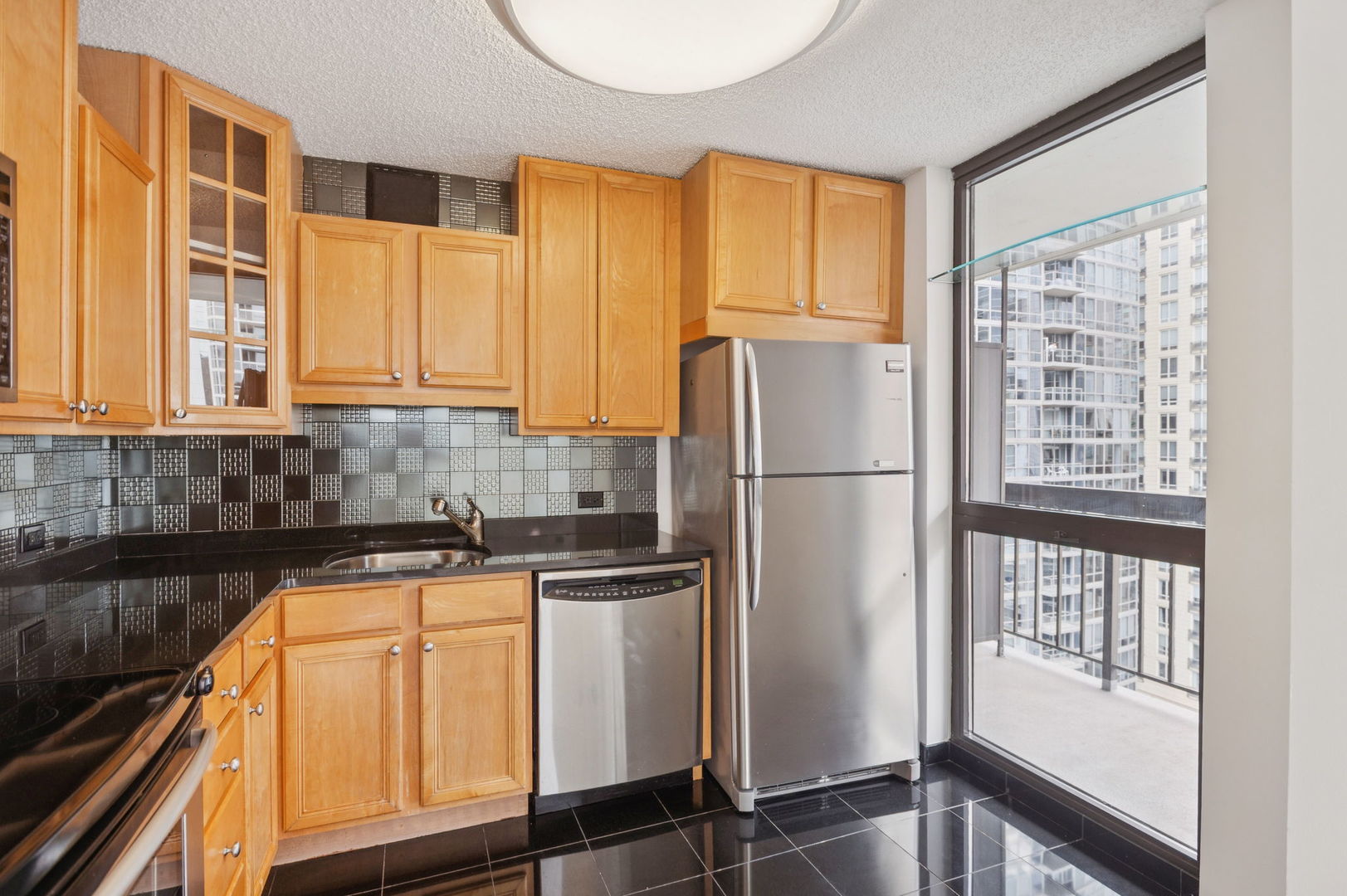 33 W Delaware Place Unit: 21A