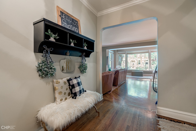 510 W Roscoe Street Unit: 1