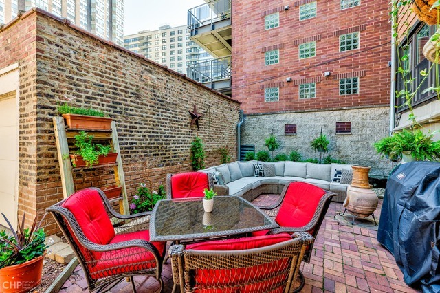 510 W Roscoe Street Unit: 1