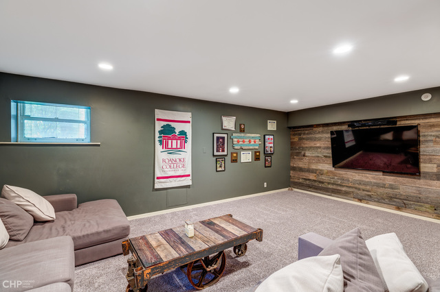 510 W Roscoe Street Unit: 1